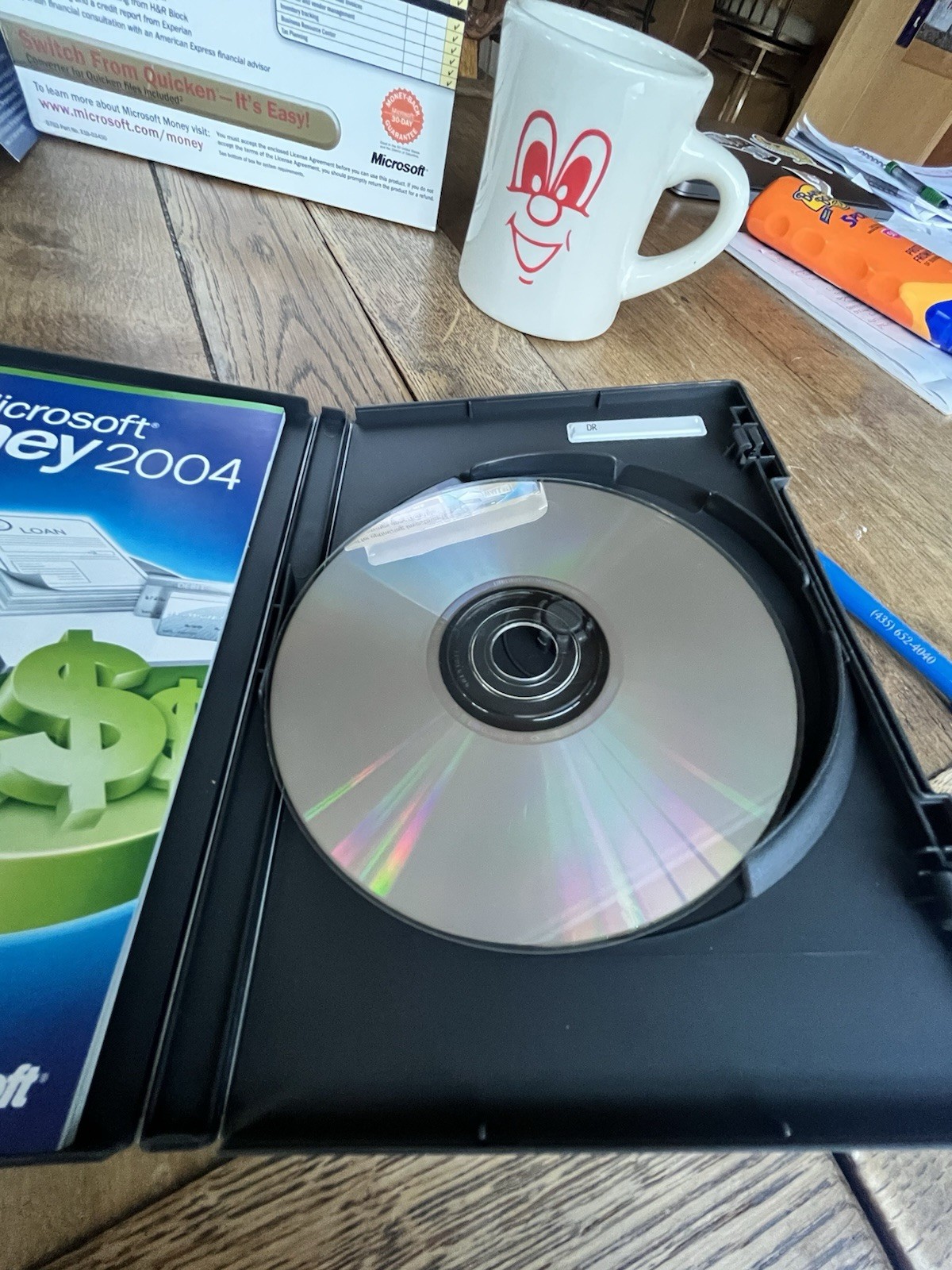 Microsoft Money 2004 Deluxe For Windows – Complete Retail Box | Employee Promo