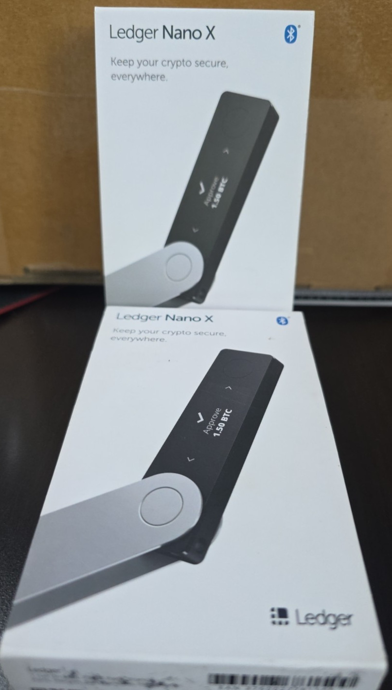 Ledger Nano X – Secure and Manage Your Crypto & NFTs – Black