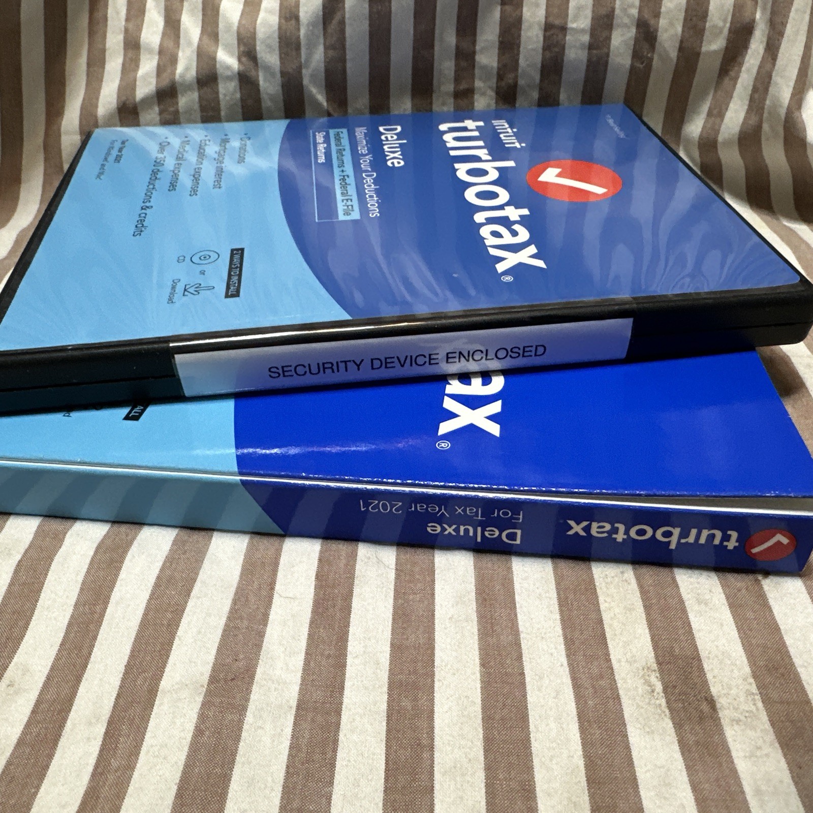 Sealed 2021 TurboTax Deluxe State + Federal Physical Disc WIN MAC Tax Software