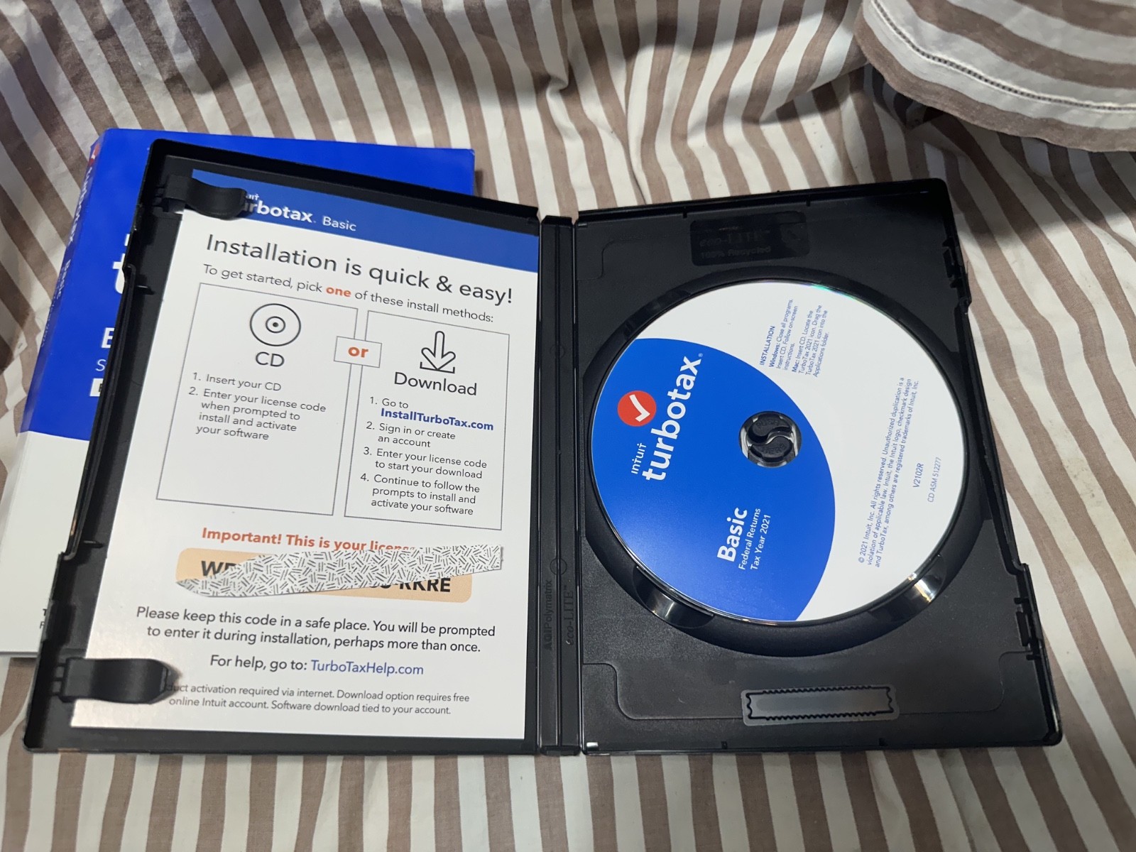 TurboTax 2021 Basic – Federal Returns + E-File Windows / Mac DISC New Open Box